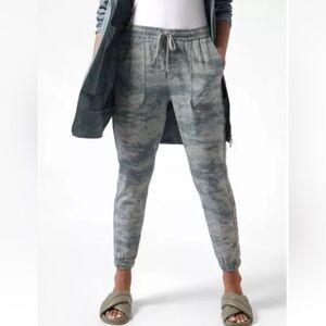 Athleta Camo Farrallon Jogger Pants M